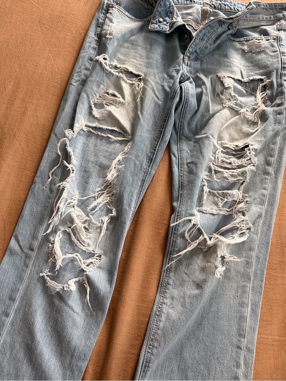 American Eagle Outfitters - Light Wash Distressed “Tomgirl” Jeans - Picture 5 of 8